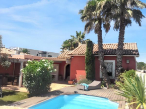 Villa charmante à Agde avec piscine privée et jardin